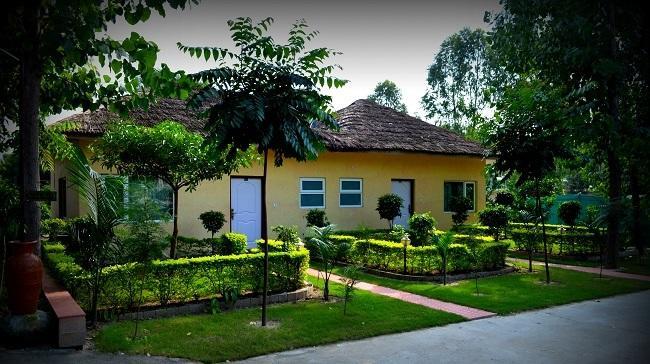 Kangs Nirvana Resorts And Spa Mahalpur エクステリア 写真